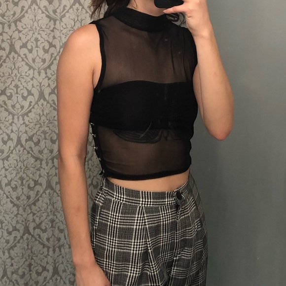 Mesh Croptop - Picture 2 of 5